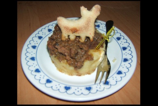 Tapa 14 - La Cava - Plaza de Toros: Base de patata panera, segunda base de carne de toro en salsa de vino de valdepeñas Tapa 14 - La Cava - Plaza de Toros: Base de patata panera, segunda base de carne de toro en salsa de vino de valdepeñas